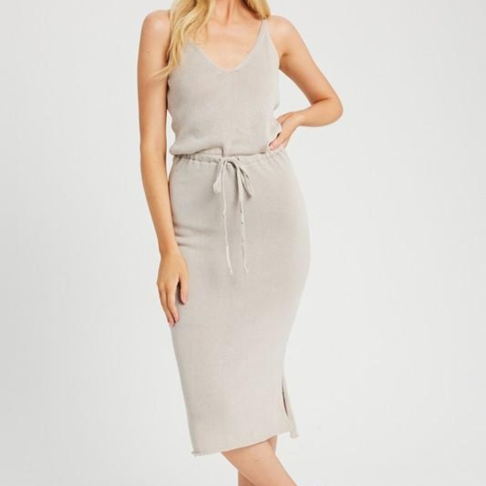 String Knit Dress - Picture 2 of 3